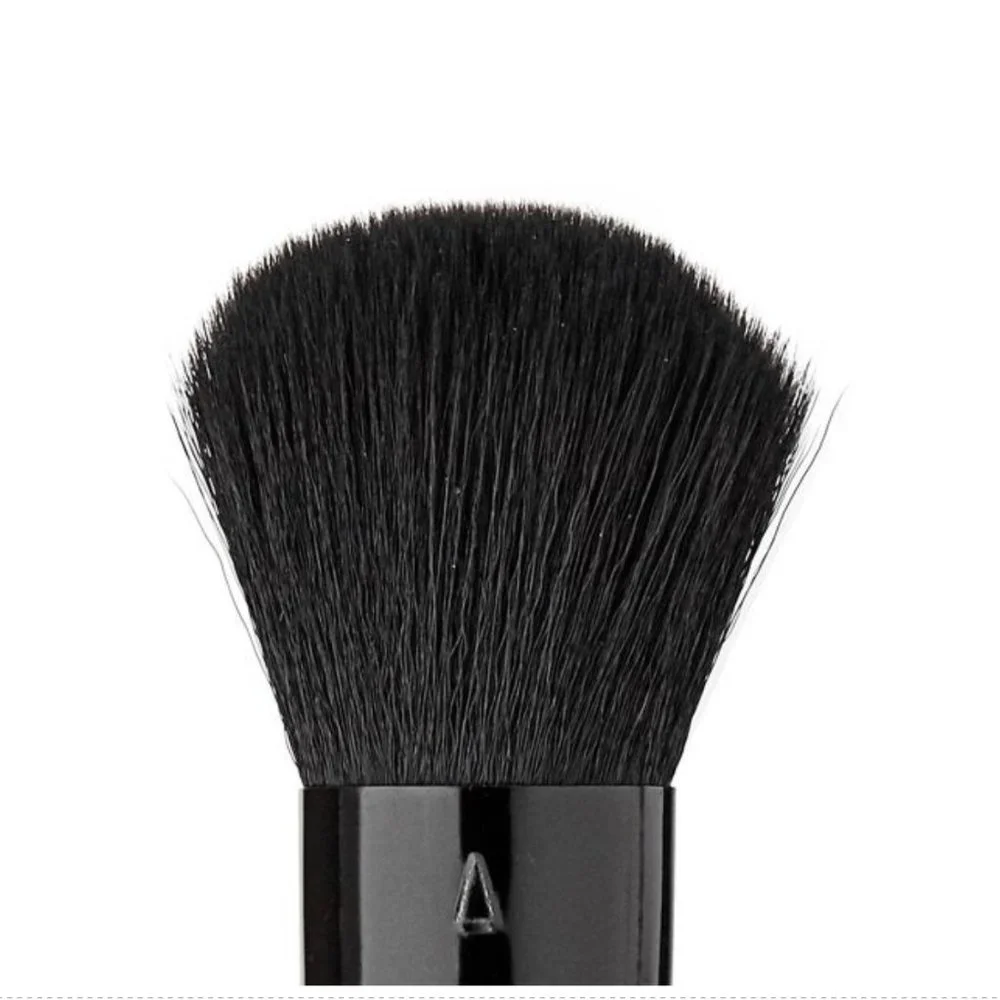 NIB e.l.f. Retractable Kabuki Brush